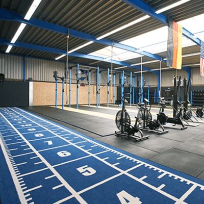 15mm Fitness Flooring Gym Τεχνητό γρασίδι για γυμναστήριο Καφέ μέγεθος 3/16 ιντσών ανθεκτικό