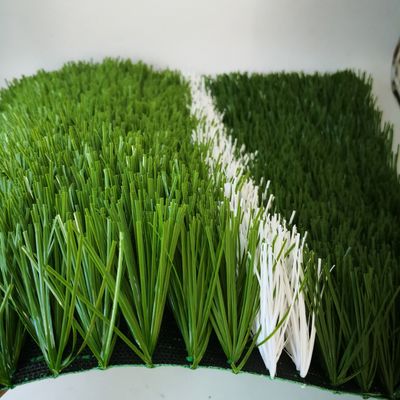 50mm ύψος Ποδοσφαιρικό πεδίο Τεχνητό γκαζόν με πιστοποίηση SGS ανταγωνιστικό