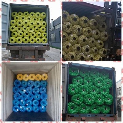 Ανθεκτικό οικοδόμημα Πράσινο PE 12000 DTEX Συνθετικό γρασίδι για γήπεδο ποδοσφαίρου